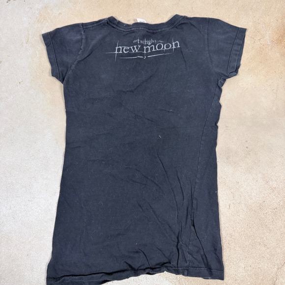 Twilight Saga New Moon Bella Swan Graphic T Shirt womens Medium Black - Picture 4 of 5
